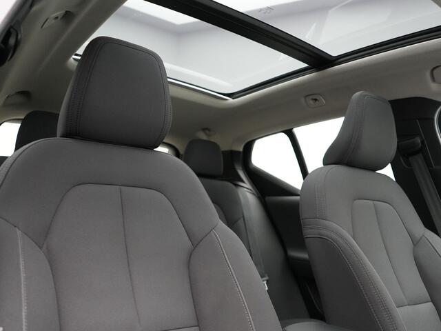 Volvo XC40 T4 Recharge Inscription PHEV 211pk Dealer O.H | Trekhaak Af Fabriek | Panodak | Harman / Kardon | Camera | Sportstoelen Memory & Verwarmd | Cruise Control | Keyless | Apple Carplay | Verwarmd Stuur | Navigatie | Virtual | DAB | 18"L.M | Plug In Hybrid |