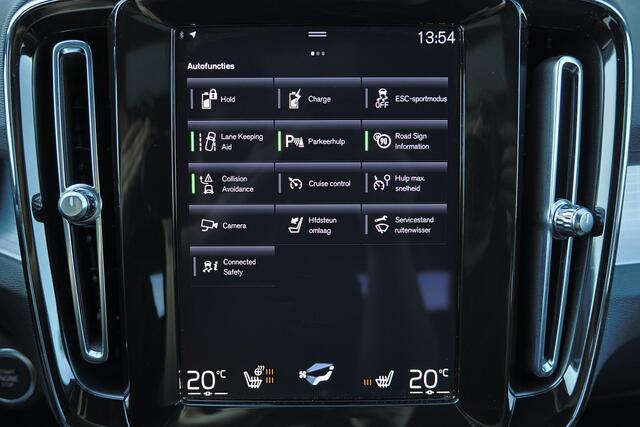 Volvo XC40 T4 Recharge Plus Dark - IntelliSafe Assist - Harman/Kardon audio - Parkeercamera achter - Verwarmde voorstoelen & stuur - Parkeersensoren voor & achter - Elektr. bedienb. voorstoelen met geheugen links - Draadloze tel. lader - Extra getint glas - 19' LMV