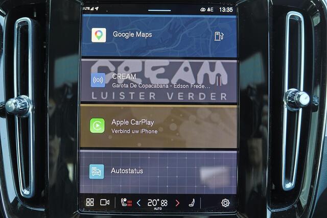 Volvo XC40 B4 Plus Dark - IntelliSafe Assist & Surround - Harman/Kardon audio - Parkeercamera achter - Verwarmde voorstoelen & stuur - Parkeersensoren voor & achter - Elektr. bedienb. voorstoelen met geheugen links - Draadloze tel. lader - Elektr. inklapbare trekhaa