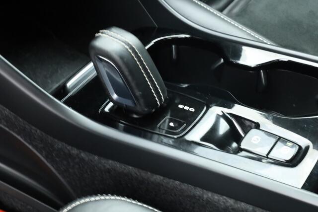 Volvo XC40 1.5 T4 Recharge R design | CarPlay | Adapt. Cruise | Navi | Stoel-Stuurverw. | Camera