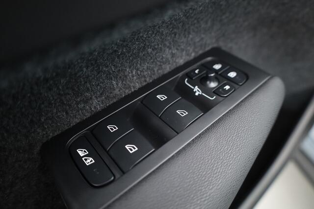 Volvo XC40 1.5 T4 Plug-in hybrid Plus Dark | Pano | Apple CarPlay | Stoel-Stuurverw. | Harman Kardon | Leder | Trekhaak |