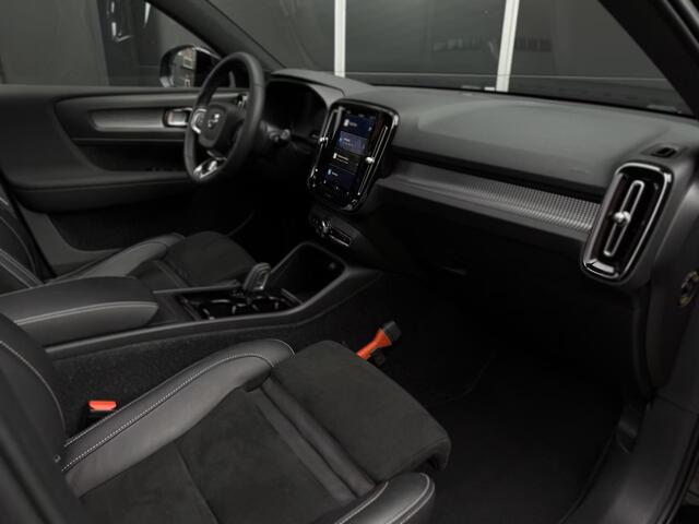 Volvo XC40 Recharge AWD Twin Pro 300kW/408pk Aut. R-Design SOH 92% PANORAMADAK + HARMAN/KARDON + ADAPT.CRUISE + 360 CAMERA + BLIS + PILOT ASSIST + GOOGLE DASHBOARD + LANE ASSIST + LEER/ALCANTARA + STOEL-&STUURVERWARMING + PARKSENSOREN V&A + 20" LM-VELGEN!!