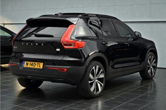 Volvo XC40 Recharge AWD Twin Pro 300kW/408pk Aut. R-Design SOH 92% PANORAMADAK + HARMAN/KARDON + ADAPT.CRUISE + 360 CAMERA + BLIS + PILOT ASSIST + GOOGLE DASHBOARD + LANE ASSIST + LEER/ALCANTARA + STOEL-&STUURVERWARMING + PARKSENSOREN V&A + 20" LM-VELGEN!!