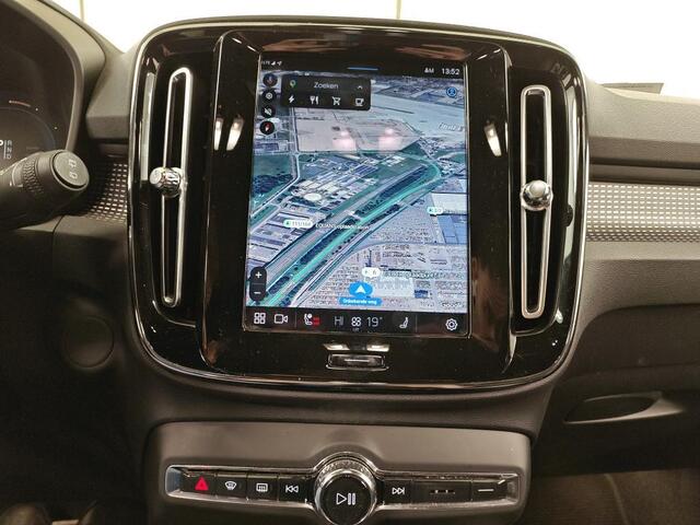 Volvo XC40 Recharge P8 AWD R-Design 1e Eigenaar | Dealer Onderh | BTW | NL-Auto | SOH89% | Trekhaak | Camera | WinterPack | Memory | Elek Stoel+Klep | Harman | Climate | Carplay | Navi | ACC | Full Led | PDC