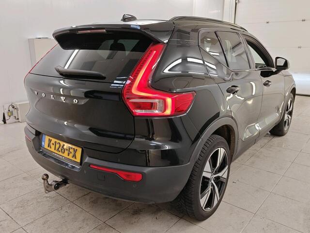 Volvo XC40 Recharge P8 AWD R-Design 1e Eigenaar | Dealer Onderh | BTW | NL-Auto | SOH89% | Trekhaak | Camera | WinterPack | Memory | Elek Stoel+Klep | Harman | Climate | Carplay | Navi | ACC | Full Led | PDC