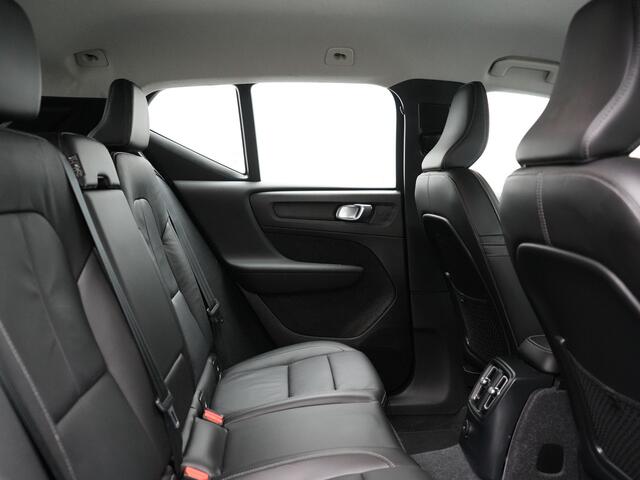 Volvo XC40 T4 Recharge Inscription 211pk PHEV Dealer O.H. | Trekhaak Af Fabriek | Adaptive Cruise | 360 Camera | Lederen Sportstoelen Memory & Verwarmd | Stuur Verwarmd | Apple Carplay | Keyless | Blis | Navigatie | DAB | Plug In Hybrid