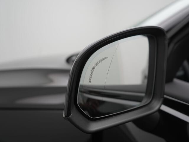 Volvo XC40 Recharge Plus 70 kWh - Volledig Elektrisch - 20 inch velgen - Achteruitrijcamera - Apple Carplay - Android Auto - Stoel- en Stuurverwarming