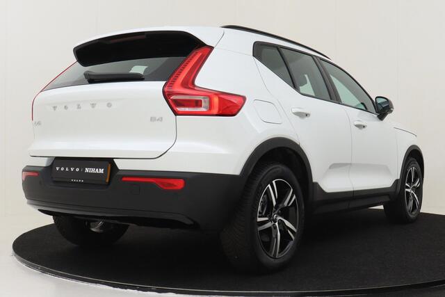 Volvo XC40 B4 (M-HYBRID) PLUS DARK -CAMERA|ADAP.CRUISE|VERW.VOORRUIT|TREKHAAK|HARMAN/KARDON