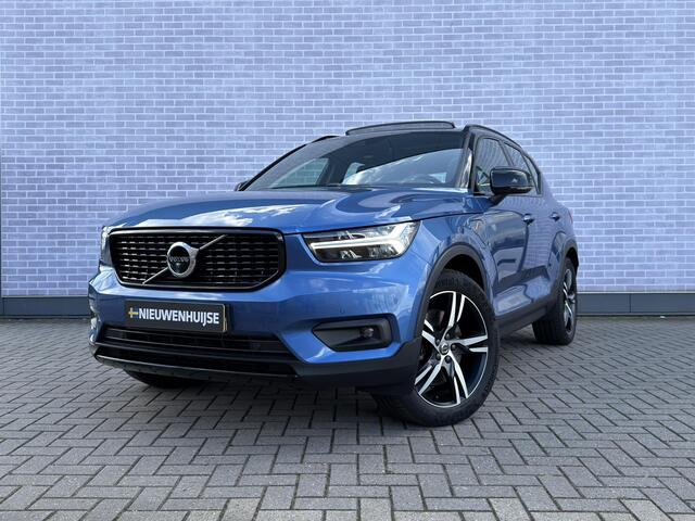 Volvo XC40 1.5 T5 Recharge R-Design | Plug-in Hybrid (PHEV) | Panoramadak | Elektrisch Verstelbare Voorstoelen | Harman Kardon Audio | 360 Graden Camera | Stoelverwarming | Trekhaak | Lederen Bekleding