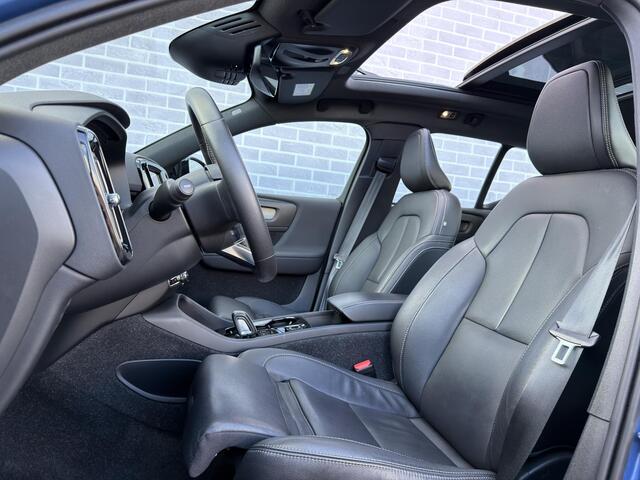 Volvo XC40 1.5 T5 Recharge R-Design | Plug-in Hybrid (PHEV) | Panoramadak | Elektrisch Verstelbare Voorstoelen | Harman Kardon Audio | 360 Graden Camera | Stoelverwarming | Trekhaak | Lederen Bekleding