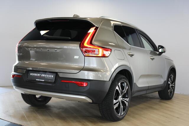 Volvo XC40 1.5 T5 Recharge Inscription | Schuif- kanteldak | Trekhaak | 360 Camera