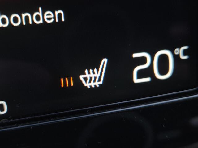 Volvo XC40 1.5 T4 Plug-in hybrid Plus Bright / Accu SOH 95,51% / All season banden / Lighting Pack / Stuur- Stoel & Achterbankverwarming / Trekgewicht 1.800 kg /