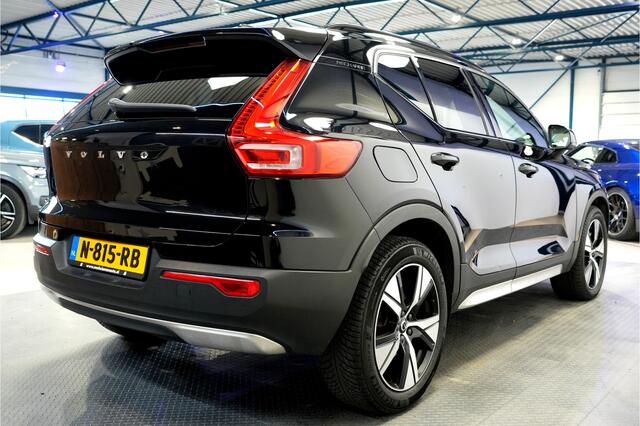 Volvo XC40 1.5 T5 Plug-in Hybrid 193kW/262pk DCT7 R-Design PANORAMADAK + HARMAN/KARDON + ADAPT.CRUISE + PILOT ASSIST + NAVI SENSUS + BLIS + EL.TREKHAAK + LANE ASSIST + EL.STOELEN + STOEL-&STUURVERWARMING + CAMERA + KEYLESS + PARKSENSOREN V&A + 19" LM-VELGEN!!