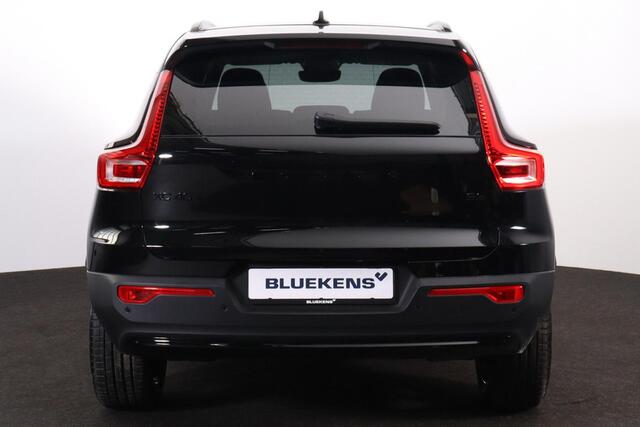Volvo XC40 B3 Plus Black Edition - Panorama/schuifdak - IntelliSafe Assist & Surround - 360º Camera - Harman/Kardon audio - Verwarmde voorstoelen & stuur - Parkeersensoren voor & achter - Elektr. bedienb. voorstoelen met geheugen links - Draadloze tel. lader - Extra
