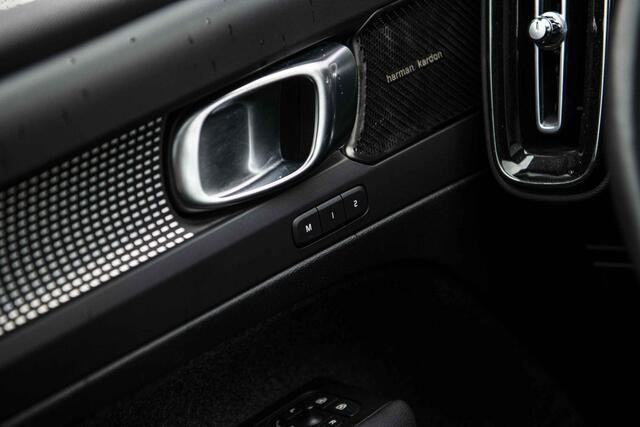 Volvo XC40 1.5 T5 Recharge R-Design | Plug-in Hybrid (PHEV) | Panoramadak | 360 Graden Camera | Harman Kardon Audio | Trekhaak | Elektrisch Verstelbare Voorstoelen | Keyless Entry | Elektrische Achterklep | Navigatie