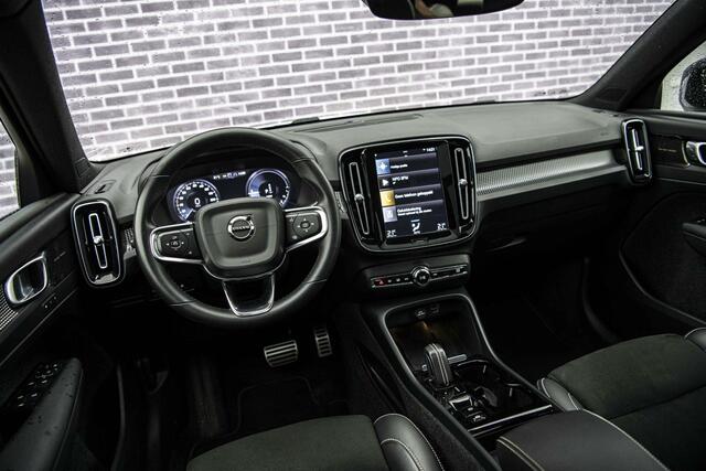 Volvo XC40 1.5 T5 Recharge R-Design | Plug-in Hybrid (PHEV) | Panoramadak | 360 Graden Camera | Harman Kardon Audio | Trekhaak | Elektrisch Verstelbare Voorstoelen | Keyless Entry | Elektrische Achterklep | Navigatie