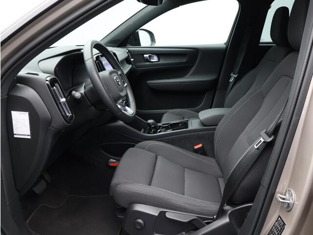 Volvo XC40 Recharge Core 70 kWh / Getint Glas / Parkeercamera / All-Seasonbanden / Carplay / Cruise Control /