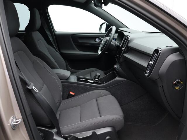 Volvo XC40 Recharge Core 70 kWh / Getint Glas / Parkeercamera / All-Seasonbanden / Carplay / Cruise Control /