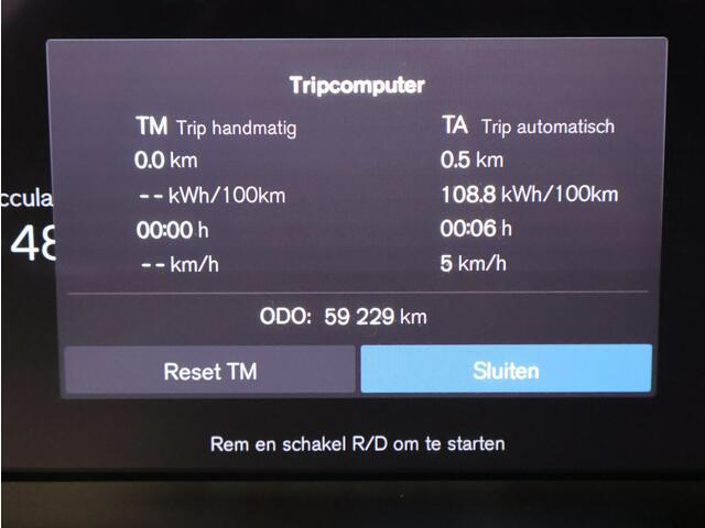 Volvo XC40 Recharge Core 70 kWh / Getint Glas / Parkeercamera / All-Seasonbanden / Carplay / Cruise Control /