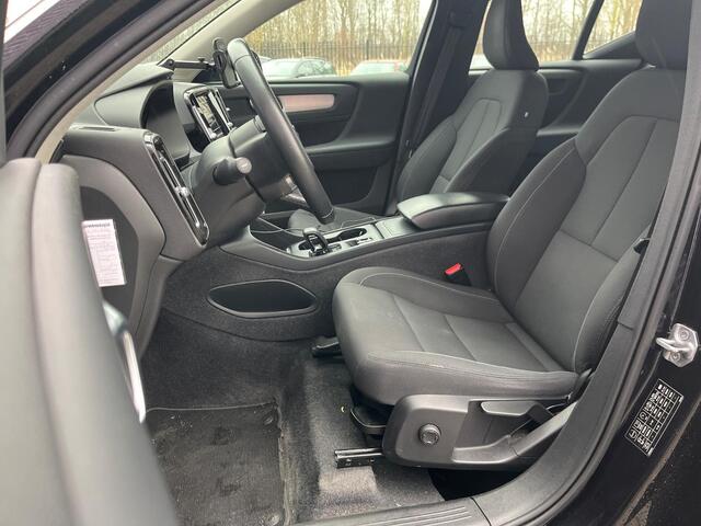 Volvo XC40 2.0 B4 Momentum Business | Trekhaak | Achteruitrijcamera | Parkeersensoren | Cruise Control Adaptief | Elektrische Achterklep | Navigatie | Apple Carplay | Android Auto