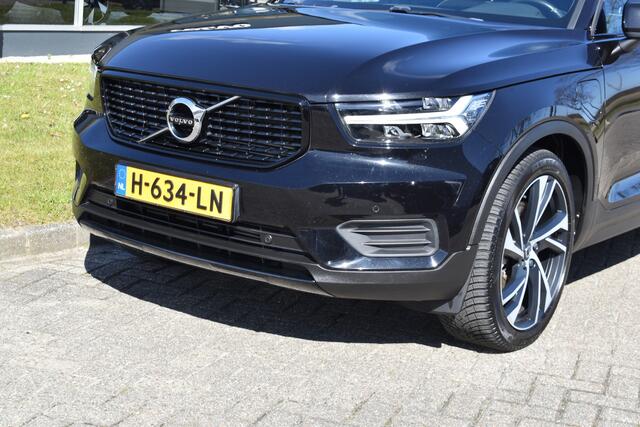 Volvo XC40 T5 262PK Twin Engine R-Design | Panodak | ACC | Camera | Stoelverwarming | 20"LMV