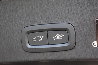 volvo-xc40-2.0-b4-inscription--pan