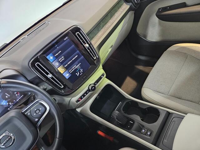 Volvo XC40 1.5 T3 Momentum Pro / Automaat / Camera / NL Auto