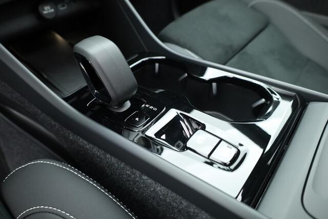 Volvo XC40 2.0 B3 Plus Black Edition | Rijklaar! | S/K-Dak | Harman/Kardon | Bliss | Stuur-stoel+Voorruitverw. | 360*+PDC | Memory | Nav+App.Connect | Elek. Klep V