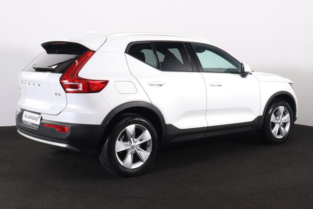 Volvo XC40 B3 Core - IntelliSafe Assist & Surround - 360º Camera - Verwarmde voorstoelen & stuur - Parkeersensoren voor & achter - Draadloze tel. lader - Extra getint glas - Elektr. inklapbare trekhaak - 18' LMV