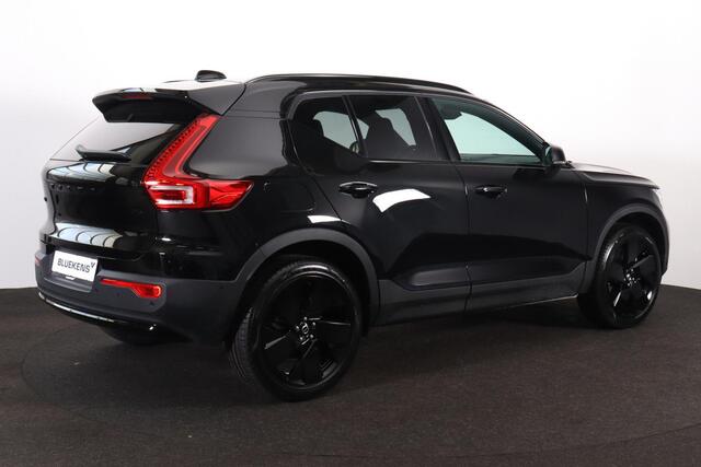 Volvo XC40 B3 Plus Black Edition - Panorama/schuifdak - IntelliSafe Assist & Surround - 360º Camera - Harman/Kardon audio - Verwarmde voorstoelen & stuur - Parkeersensoren voor & achter - Elektr. bedienb. voorstoelen met geheugen links - Draadloze tel. lader - Extra