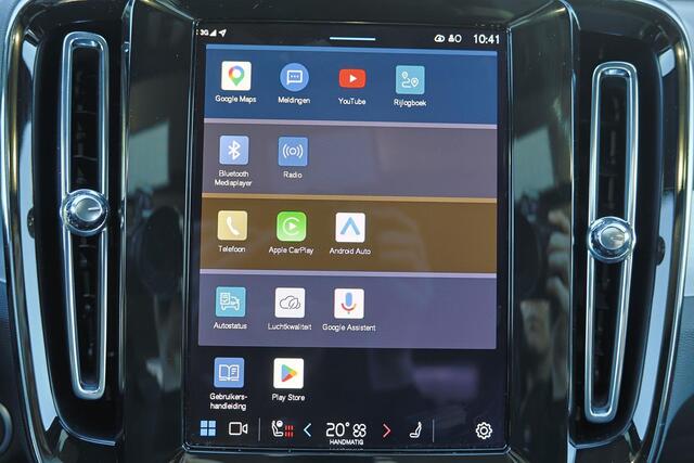 Volvo XC40 B3 Plus Black Edition - Panorama/schuifdak - IntelliSafe Assist & Surround - 360º Camera - Harman/Kardon audio - Verwarmde voorstoelen & stuur - Parkeersensoren voor & achter - Elektr. bedienb. voorstoelen met geheugen links - Draadloze tel. lader - Extra