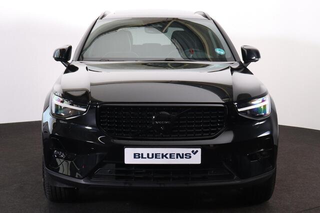 Volvo XC40 B3 Ultra Black Edition - Panorama/schuifdak - IntelliSafe Assist & Surround - 360º Camera - Harman/Kardon audio - LED Pixel koplampen - Verwarmde voorstoelen & stuur - Parkeersensoren voor & achter - Elektr. bedienb. voorstoelen met geheugen links - Draad