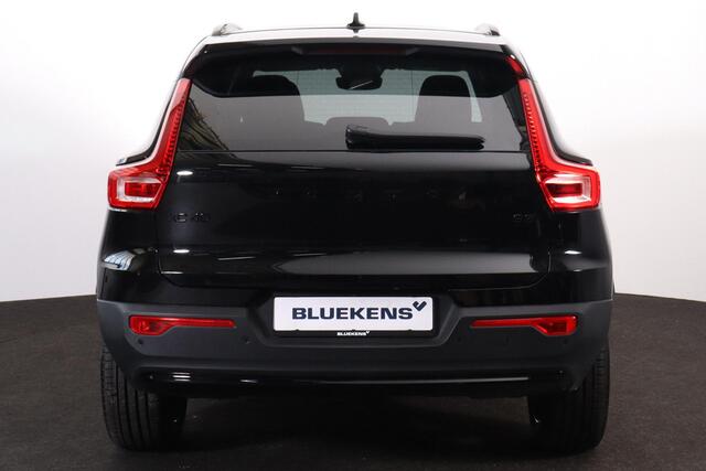 Volvo XC40 B3 Ultra Black Edition - Panorama/schuifdak - IntelliSafe Assist & Surround - 360º Camera - Harman/Kardon audio - LED Pixel koplampen - Verwarmde voorstoelen & stuur - Parkeersensoren voor & achter - Elektr. bedienb. voorstoelen met geheugen links - Draad