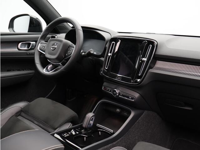 Volvo XC40 T5 262PK Recharge R-Design / Panorama Dak / Trekhaak / 360gr Camera / Elekt. Verstelbare Stoelen / Verwarmbare Voorstoelen + Stuurwiel /