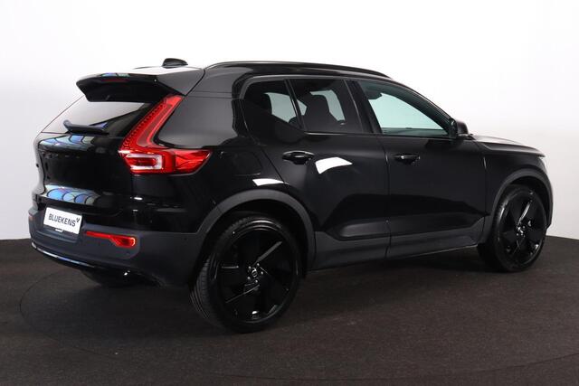 Volvo XC40 B3 Plus Black Edition - IntelliSafe Assist & Surround - 360º Camera - Harman/Kardon audio - Verwarmde voorstoelen & stuur - Parkeersensoren voor & achter - Elektr. bedienb. voorstoelen met geheugen links - Draadloze tel. lader - Extra getint glas - 20' LM