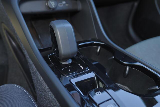 Volvo XC40 B3 Plus Black Edition - IntelliSafe Assist & Surround - 360º Camera - Harman/Kardon audio - Verwarmde voorstoelen & stuur - Parkeersensoren voor & achter - Elektr. bedienb. voorstoelen met geheugen links - Draadloze tel. lader - Extra getint glas - 20' LM