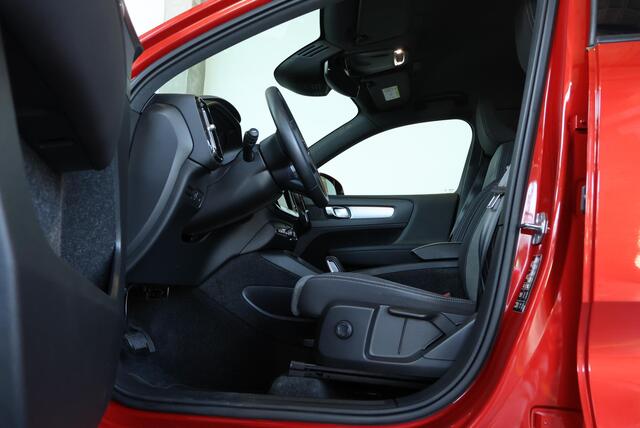 Volvo XC40 T2 Business Pro | Semi-Electrische Wegklapbare trekhaak | Adaptive Cruise Control | 1ste eigenaar | Dealeronderhouden | Parkeerverwarming | BLIS | Parkeersensoren voor + achter | Parkeercamera | Stoelverwarming | Volvo on Call | Comfortstoelen | 18'' Lich