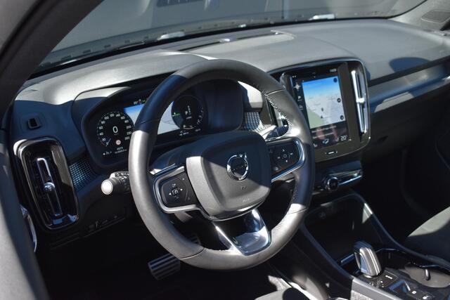 Volvo XC40 T4 Recharge R-Design | Adaptive Cruise Control | Parkeersensoren voor + achter | Parkeercamera | Volvo on Call | Navigatie | Dealeronderhouden |