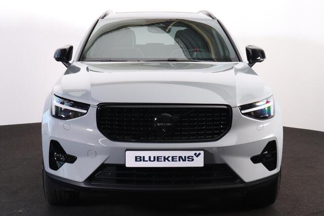 Volvo XC40 B3 Ultra Black Edition - Panorama/schuifdak - IntelliSafe Assist & Surround - 360º Camera - Harman/Kardon audio - LED Pixel koplampen - Verwarmde voorstoelen & stuur - Parkeersensoren voor & achter - Elektr. bedienb. voorstoelen met geheugen links - Draad