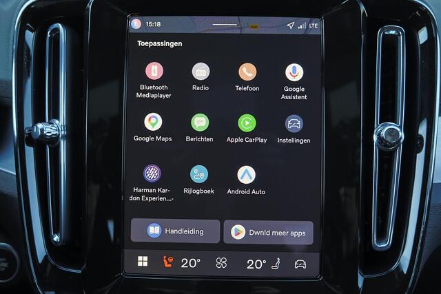 Volvo XC40 B3 Ultra Black Edition - Panorama/schuifdak - IntelliSafe Assist & Surround - 360º Camera - Harman/Kardon audio - LED Pixel koplampen - Verwarmde voorstoelen & stuur - Parkeersensoren voor & achter - Elektr. bedienb. voorstoelen met geheugen links - Draad