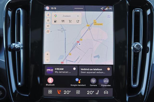 Volvo XC40 B3 Ultra Black Edition - Panorama/schuifdak - IntelliSafe Assist & Surround - 360º Camera - Harman/Kardon audio - LED Pixel koplampen - Verwarmde voorstoelen & stuur - Parkeersensoren voor & achter - Elektr. bedienb. voorstoelen met geheugen links - Draad