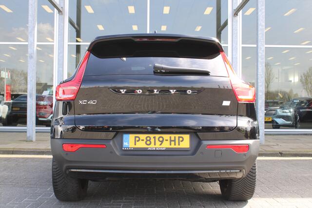 Volvo XC40 Recharge Plus | Adapt. Cruise | Draadloze telefoonlader | El. Trekhaak | PDC V+A | Camera |