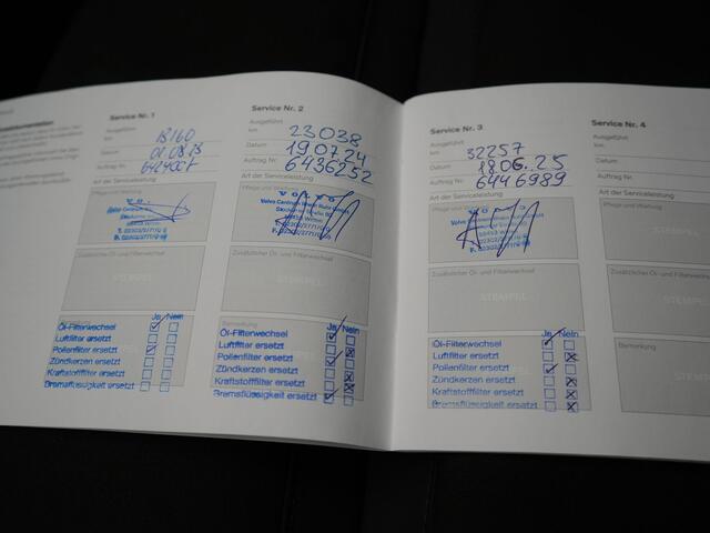 Volvo XC40 Volvo XC40 T4 Ultimate Bright PHEV 211pk Dealer O.H. | Adaptive Cruise | 360 Camera | Harman / Kardon | Alcantara Sportstoelen Memory | Apple Carplay | Stuur Verwarmd | Blis | Keyless | Navigatie | DAB | Plug In Hybrid |