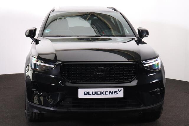 Volvo XC40 B3 Ultra Black Edition - Panorama/schuifdak - IntelliSafe Assist & Surround - 360º Camera - Harman/Kardon audio - LED Pixel koplampen - Verwarmde voorstoelen & stuur - Parkeersensoren voor & achter - Elektr. bedienb. voorstoelen met geheugen links - Draad