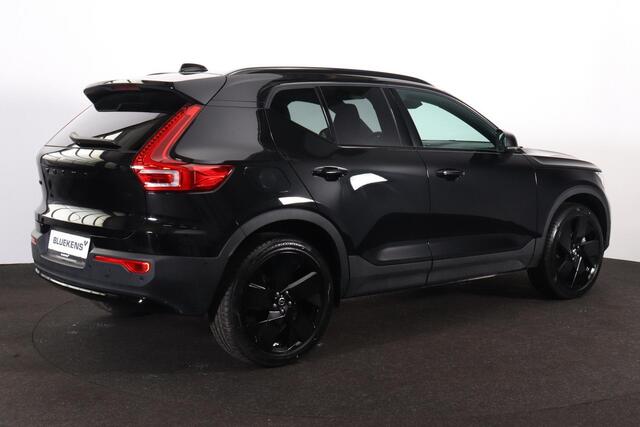 Volvo XC40 B3 Ultra Black Edition - Panorama/schuifdak - IntelliSafe Assist & Surround - 360º Camera - Harman/Kardon audio - LED Pixel koplampen - Verwarmde voorstoelen & stuur - Parkeersensoren voor & achter - Elektr. bedienb. voorstoelen met geheugen links - Draad