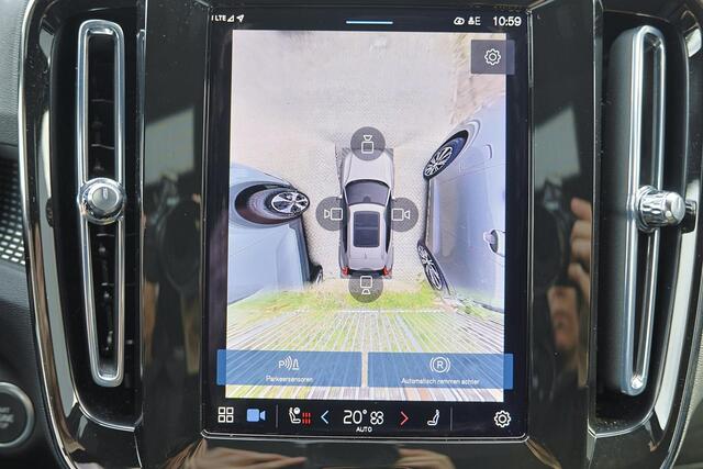 Volvo XC40 B3 Ultra Black Edition - Panorama/schuifdak - IntelliSafe Assist & Surround - 360º Camera - Harman/Kardon audio - LED Pixel koplampen - Verwarmde voorstoelen & stuur - Parkeersensoren voor & achter - Elektr. bedienb. voorstoelen met geheugen links - Draad