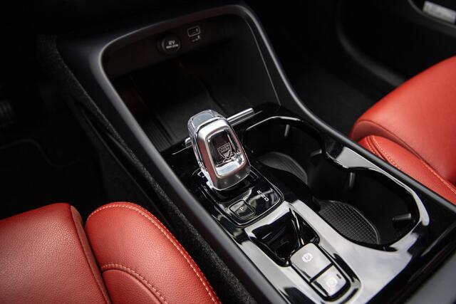 Volvo XC40 2.0 T4 Inscription , Panoramadak, Trekhaak, Adap. cruise,