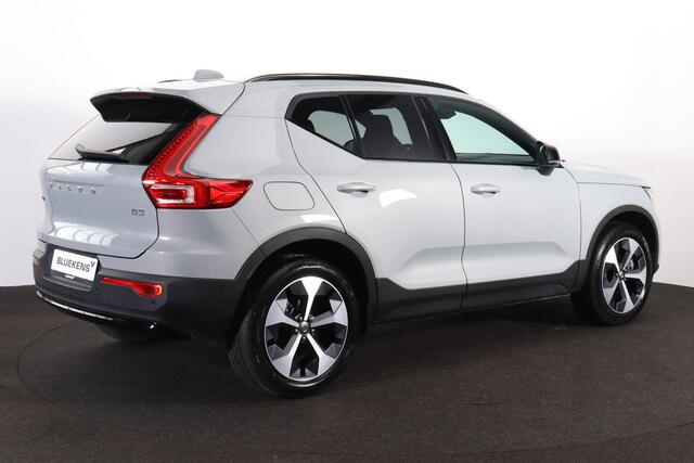 Volvo XC40 B3 Ultra Dark - Panorama/schuifdak - IntelliSafe Assist & Surround - 360º Camera - Harman/Kardon audio - Adaptieve LED koplampen - Verwarmde voorstoelen & stuur - Parkeersensoren voor & achter - Elektr. bedienb. voorstoelen met geheugen links - Draadloze 