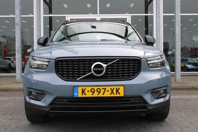 Volvo XC40 T4 Automaat Recharge R-Design Expression | Adapt. Cruise | El. Trekhaak | Camera | BLIS | Verw. Voorstoelen & Stuurwiel | Leder | Keyless |