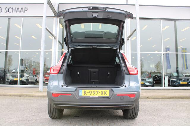 Volvo XC40 T4 Automaat Recharge R-Design Expression | Adapt. Cruise | El. Trekhaak | Camera | BLIS | Verw. Voorstoelen & Stuurwiel | Leder | Keyless |
